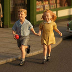 OO Scale Ready to Paint 1950s Children Running