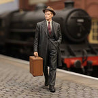 OO Scale Ready to Paint 1950s Man Carrying Briefcase