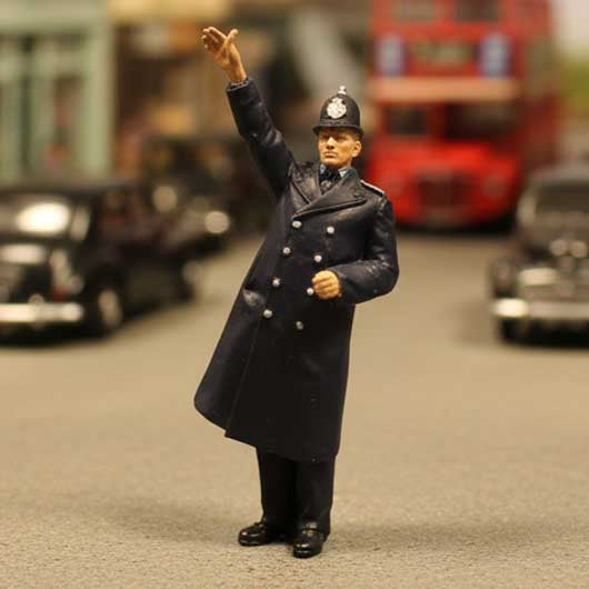 OO Scale Ready to Paint 1950s Policeman Directing Traffic
