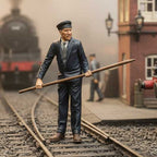 OO Scale Ready to Paint Steam Era Man Uncoupling Carriages