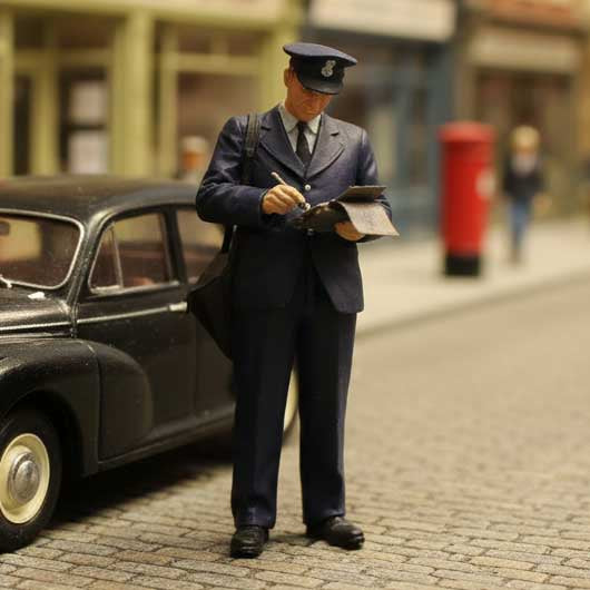 OO Scale Ready to Paint 1950s Traffic Warden Issuing Ticket