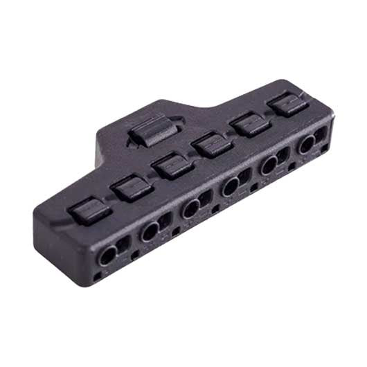 Distribution Hub Connector For Low Voltage Lighting