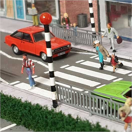 OO Scale | Pedestrian Railing - Wide (10 pack)