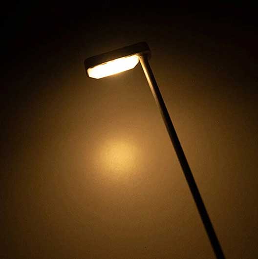 OO Scale | 3-Volt Modern Single-Head Street Light - Style 5 (2 pack)
