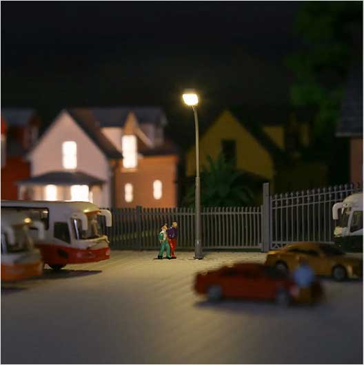 OO Scale | 3-Volt Modern Single-Head Street Light - Style 4 (2 pack)