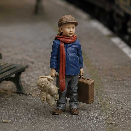 OO Scale Ready to Paint 1950s Boy with Suitcase and Toy
