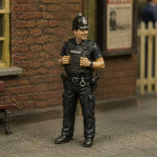 OO Scale Ready to Paint Modern Smiling Police Officer