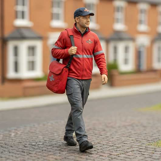 OO Scale Ready to Paint Modern Male Postie Delivering Mail on Foot