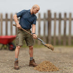 OO Scale Ready to Paint Modern Builder Shovelling Sand