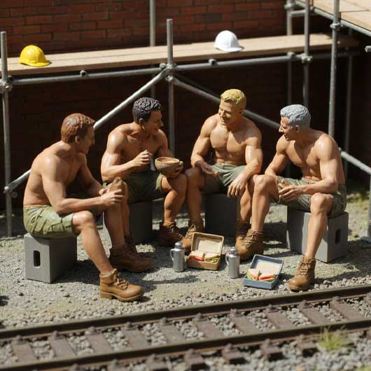 OO Scale Ready to Paint Modern Builders Sitting Around Eating Lunch