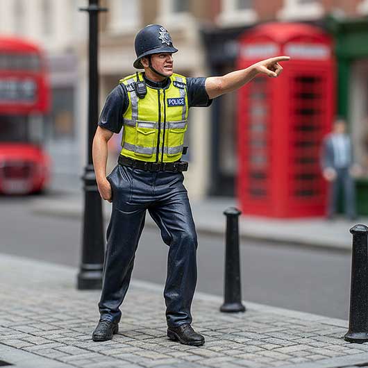 OO Scale Ready to Paint Modern Police Officer Pointing
