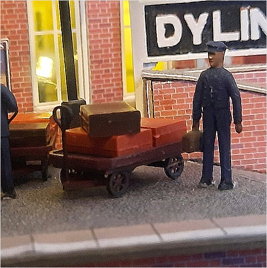 OO Scale | Porter Luggage Trolley - Style 2 (2 pack)