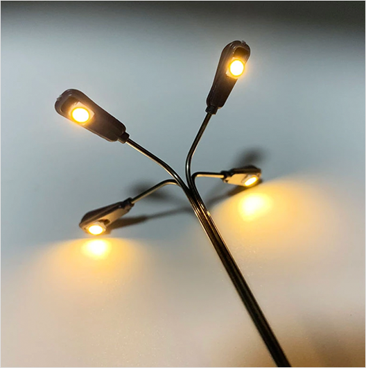 OO Scale 3-Volt Modern Four-Headed Street Light (2 pack)